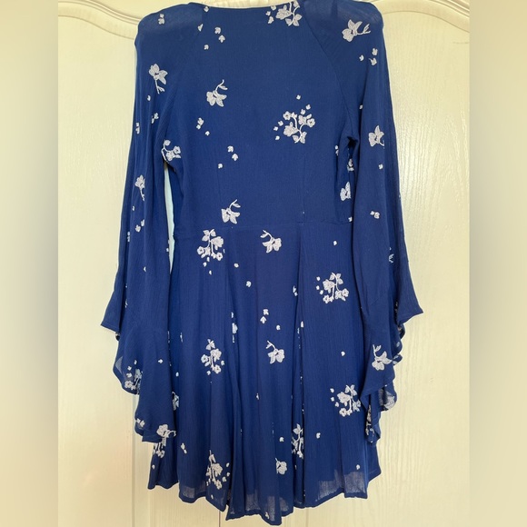 Free people Embroidered dress V Neck Line. - Picture 4 of 6